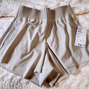 Athleta Cosmic Flutter Short Sz Small